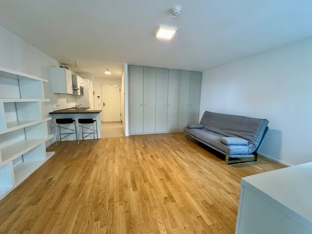 Ready to Move In am Ostbahnhof: Vollausgestattetes Design-Apartment direkt an Park und Spree — photo 1